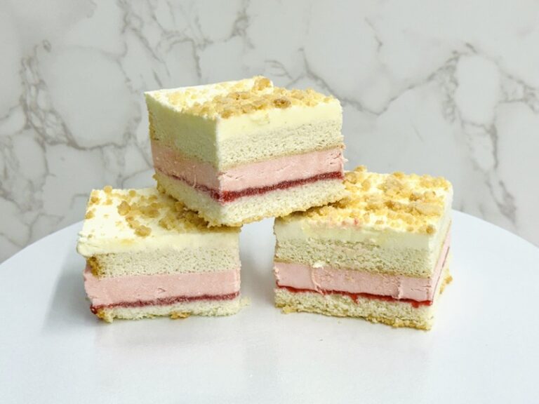 Strawberry Crumble Bar